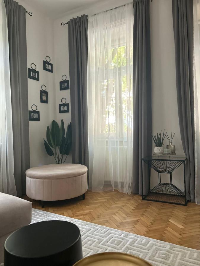 Apartment 5 Min Schoenbrunn Gloriette, Direct To City Center, Free Parking Vienna Esterno foto