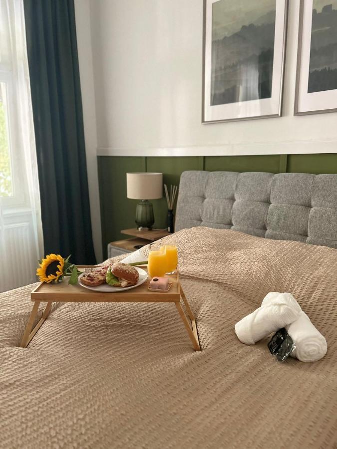 Apartment 5 Min Schoenbrunn Gloriette, Direct To City Center, Free Parking Vienna Esterno foto