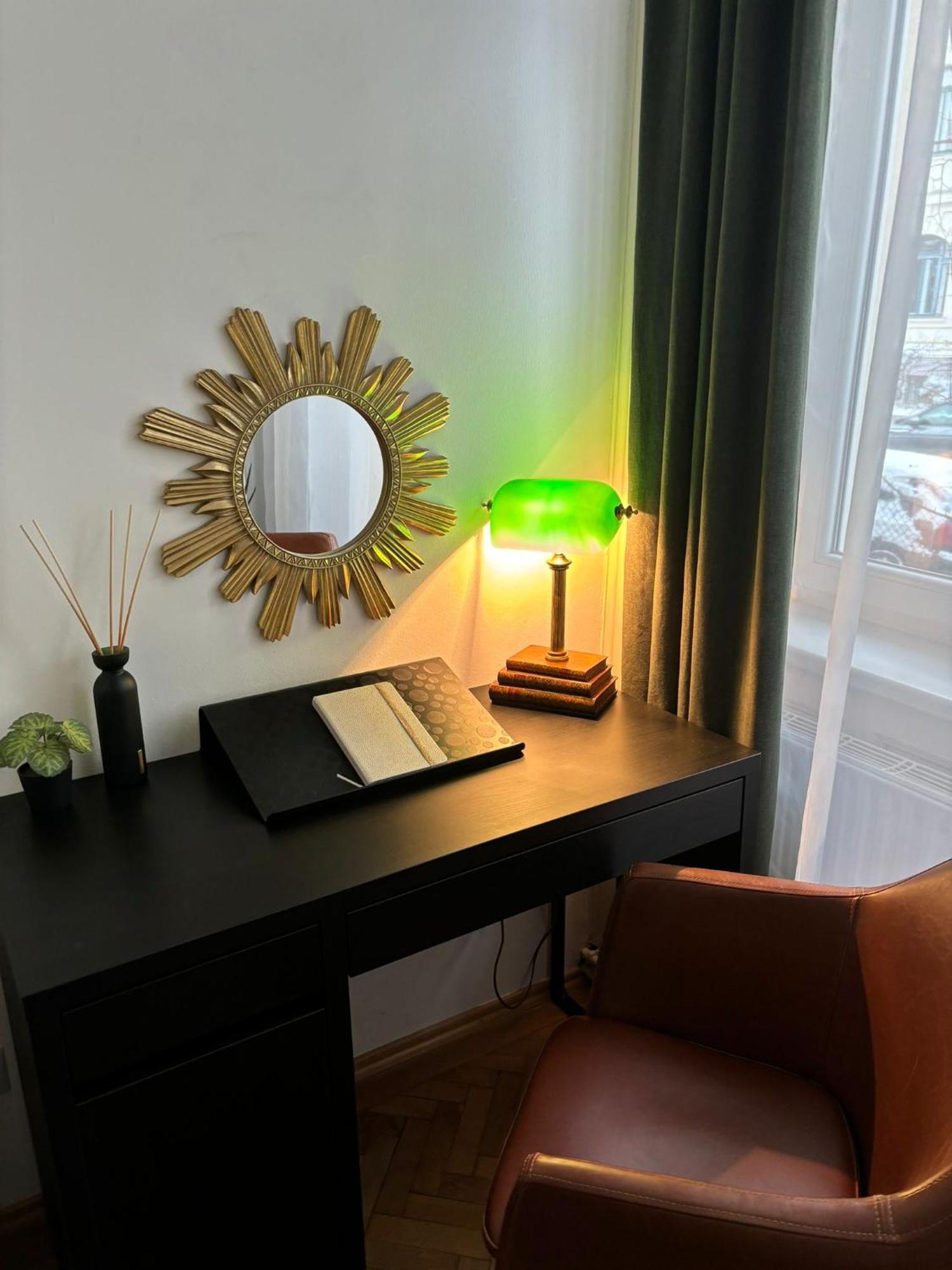 Apartment 5 Min Schoenbrunn Gloriette, Direct To City Center, Free Parking Vienna Esterno foto