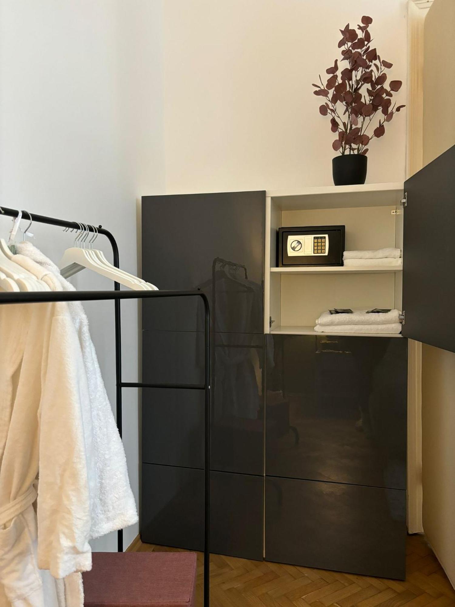 Apartment 5 Min Schoenbrunn Gloriette, Direct To City Center, Free Parking Vienna Esterno foto