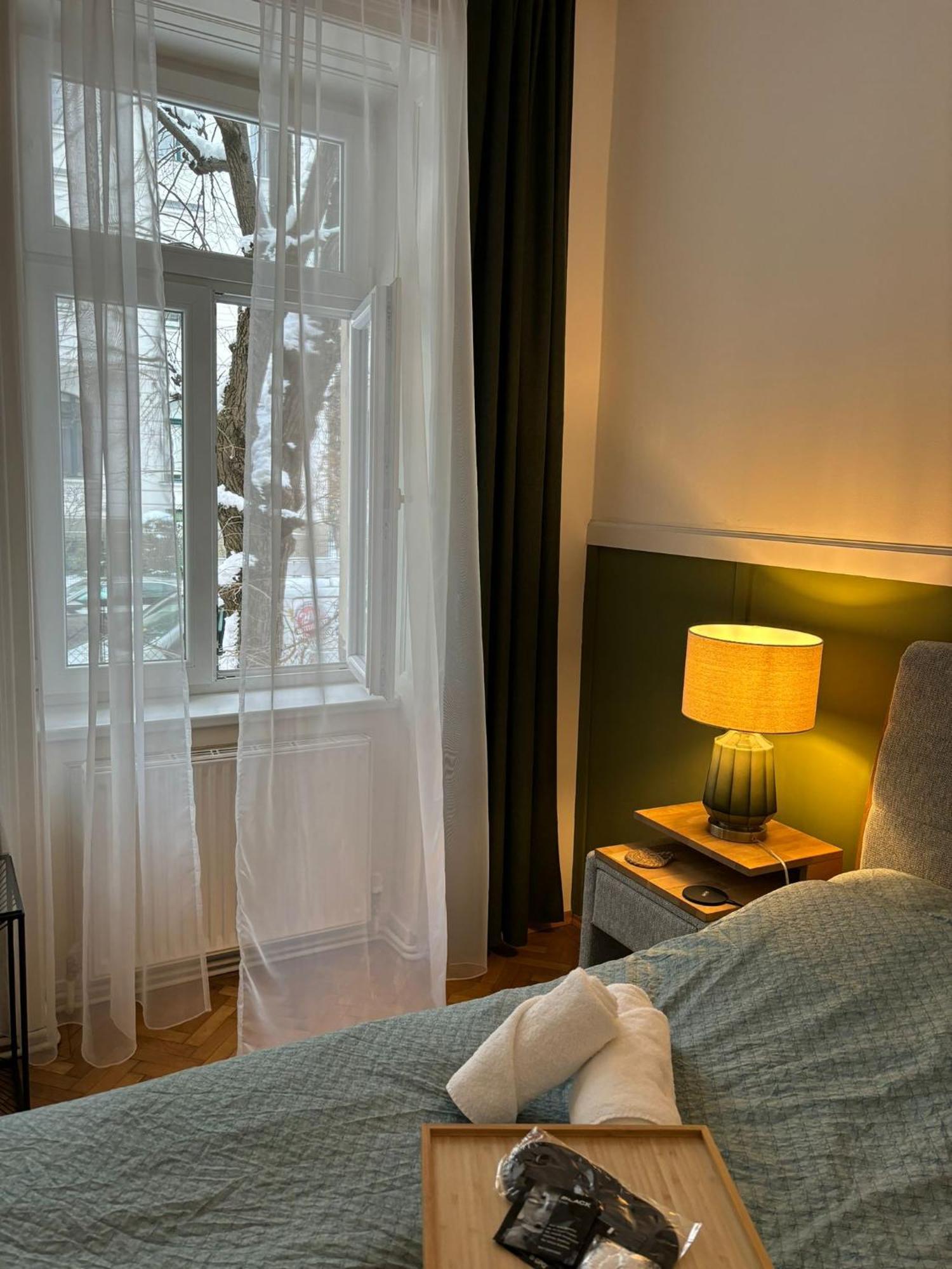Apartment 5 Min Schoenbrunn Gloriette, Direct To City Center, Free Parking Vienna Esterno foto